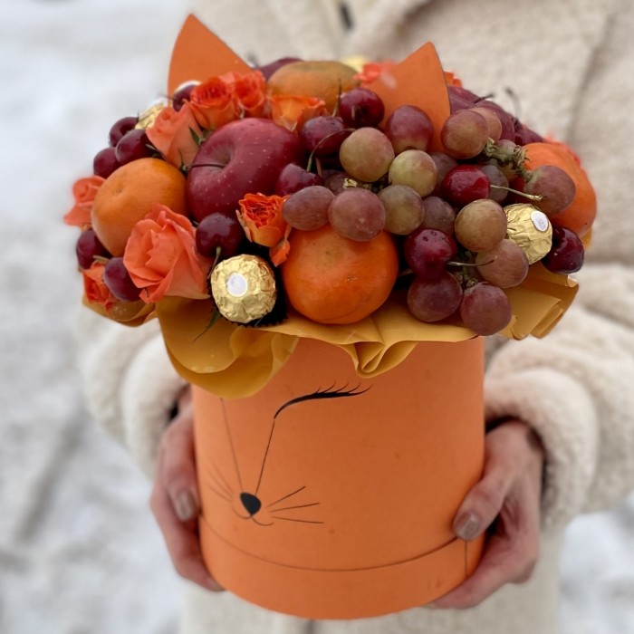 Коробка Лисичка с фруктами и розами